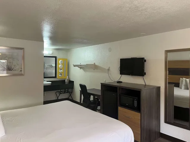 غرفة ديلوكس بسرير كينج للمدخنين لذوي الإعاقة، Motel6 Cross Lanes, WV–Goff Mountain Rd 4/7