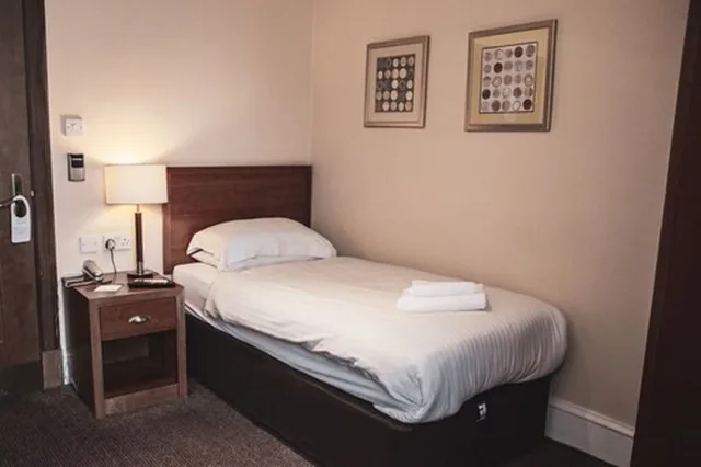 غرفة مفردة بسرير فردي، Angus Hotel 5/7
