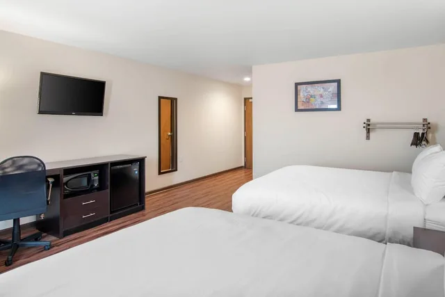 غرفة بسريرين كوين لذوي الإعاقة، Econo Lodge Inn & Suites Springfield Main Street 3/10