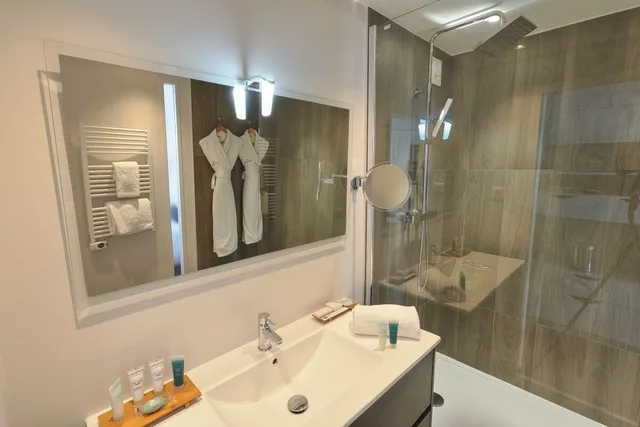 غرفة كومفورت بسريرين منفصلين بإطلالة على البحر، Hotel Atalante - Relais Thalasso & Spa 4/6