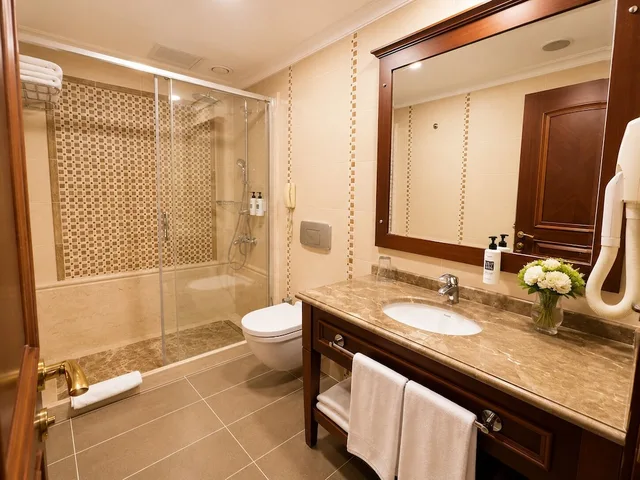 غرفة عائلية رباعية بسرير كوين مع أريكة، Glk Premier Regency Suites And Spa 10/10