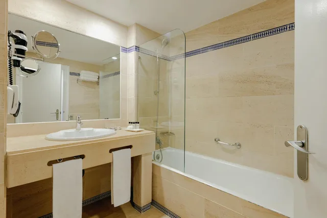 غرفة قياسية بسرير مزدوج أو سريرين منفصلين، Hesperia Cordoba 7/7