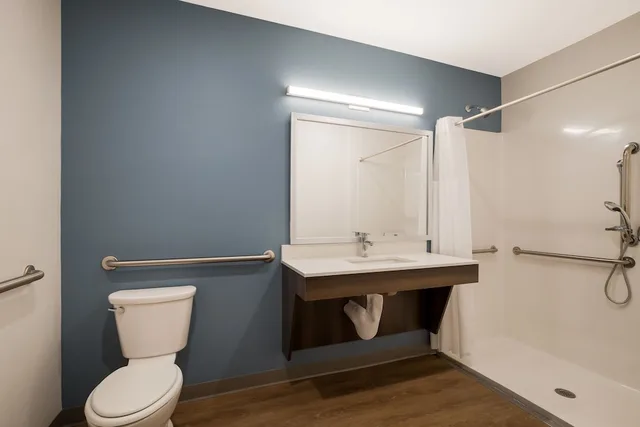 جناح بسرير كوين مع أريكة، WoodSpring Suites Port St Lucie 3/4
