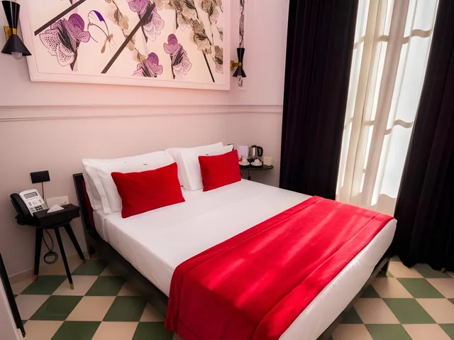 جناح جونيور، Roma Luxus Hotel 2/2