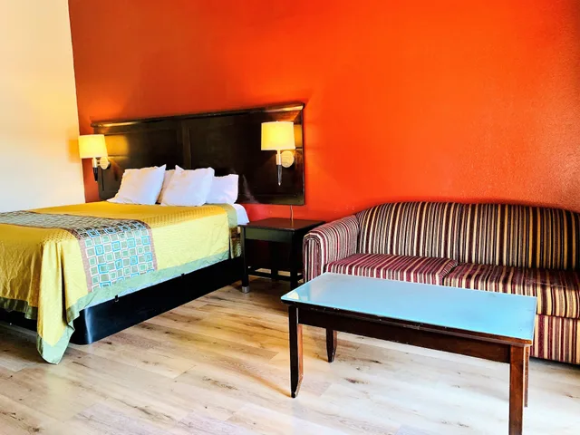 غرفة قياسية بسرير كينج، Rodeway Inn Fallbrook Downtown 2/6