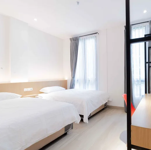 غرفة ديلوكس بسريرين منفصلين، M Hotel Medan 1/3