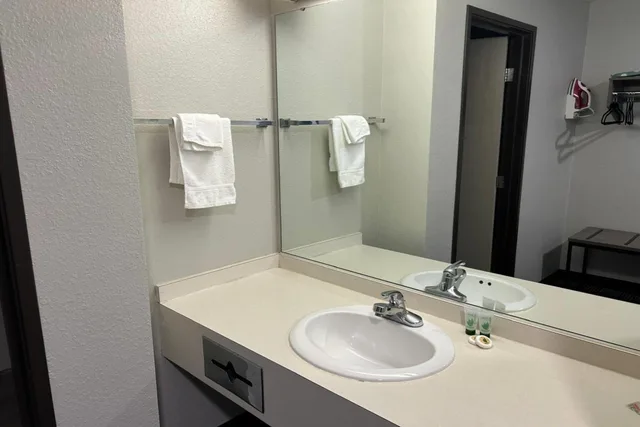 2 Bedrooms, Suite, 3 Queen Beds, Lake View, AmericInn by Wyndham Saint Ignace 4/5
