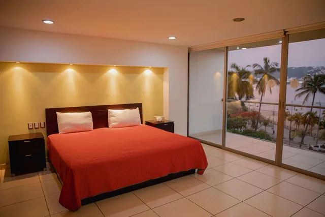 غرفة بسرير كينج، Ramada by Wyndham Acapulco Hotel and Suites 1/3