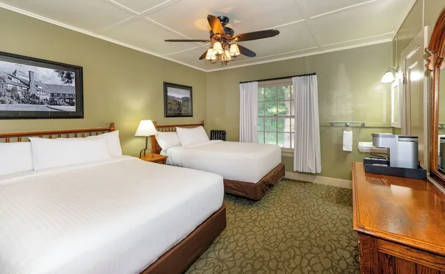 Lodge, 2 Double Beds, Main Building، Lake Quinault Lodge 2/4