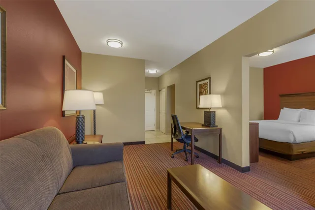 جناح بسرير كوين مع أريكة، Best Western Plus Hudson Hotel & Suites 4/7