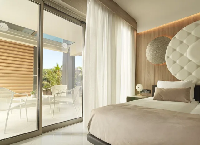 غرفة بسرير كينج بإطلالة على الحديقة بشرفة مع أريكة، Nautilux Rethymno By Mage Hotels 2/6