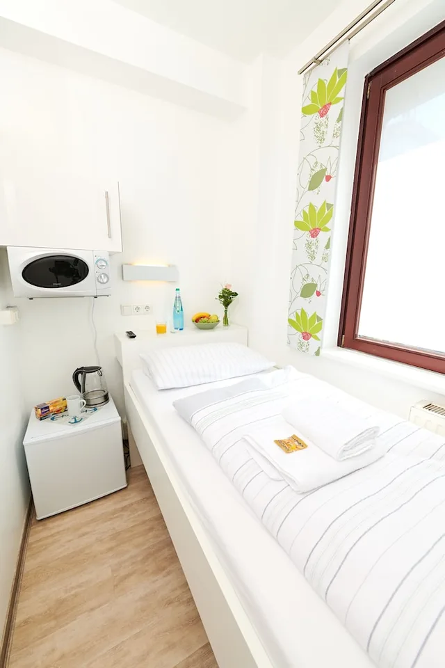 Economy, Single, Single Bed, Marion Weber House 1/10