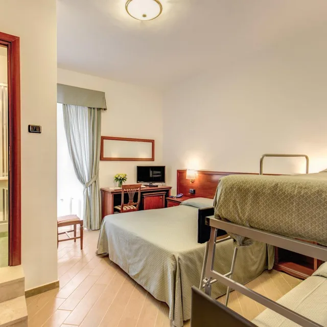 غرفة رباعية، Hotel Flavio Rome 3/5