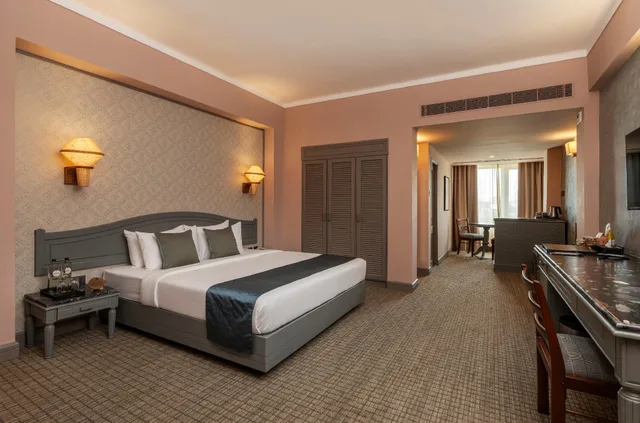 جناح بسرير كينج، THE INTERNATIONAL HOTEL 1/1