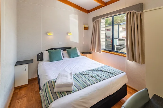 كوخ بسرير مزدوج، Ingenia Holidays Sydney Hills 1/2