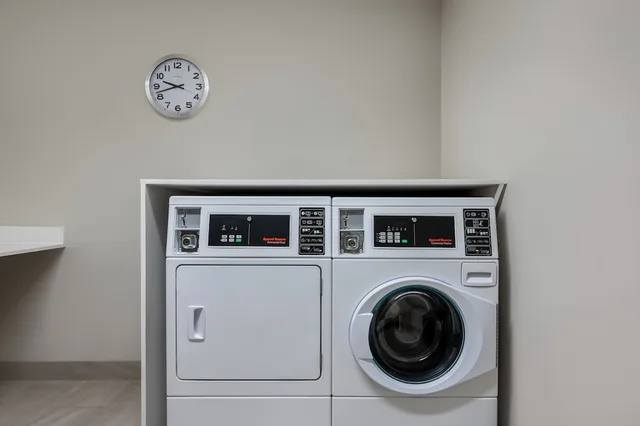 Holiday Inn Express & Suites Westfield Indianapolis by IHG، ويستفيلد 24/50