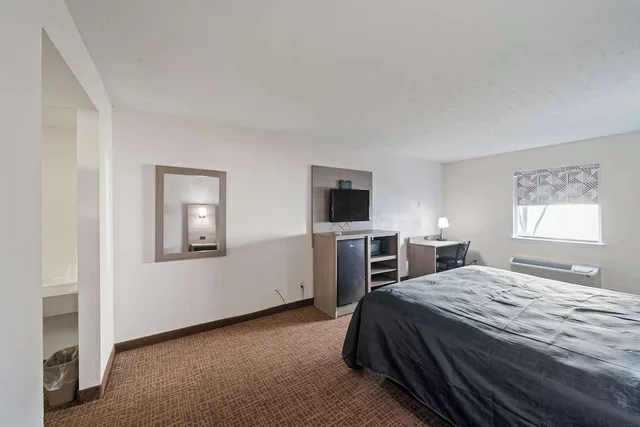 غرفة بسرير كينج، Americas Best Value Inn Brenham 2/7