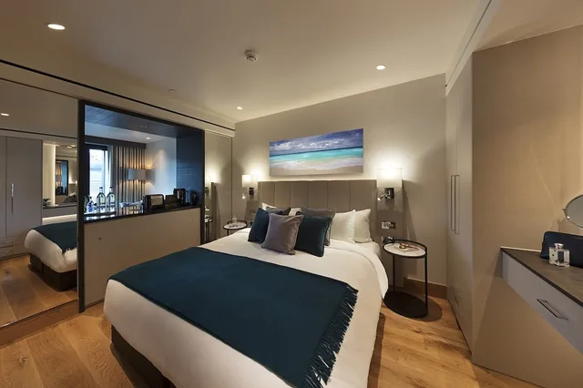 جناح تنفيذي بسرير كوين مع أريكة، Tower Suites by Blue Orchid 1/7