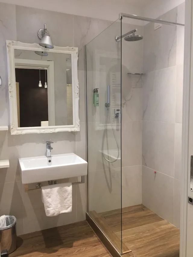 Comfort, Triple, King Bed, Bunk Bed, Hotel Select Suites & Spa 3/3