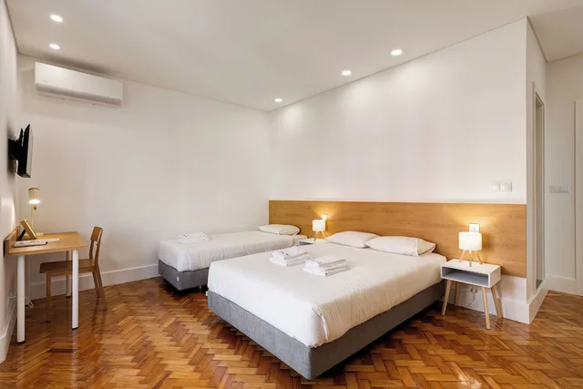 غرفة ثلاثية بسرير مزدوج وسرير فردي، Home Out Rooms and Apartments 4/6