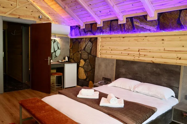 Room, Twin Beds, with Extra Bed, Yamacda Suit Otel 9/10
