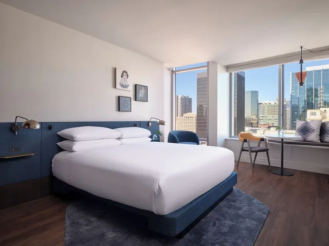 Room, Queen Bed, Alma San Diego Downtown, a Tribute Portfolio Hotel 3/9