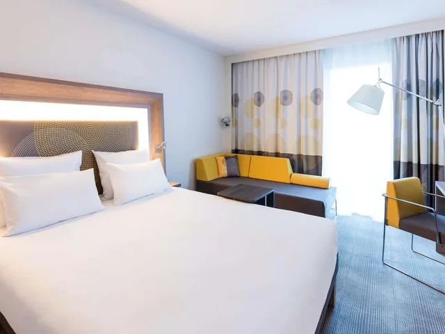 غرفة عائلية بسرير مزدوج مع أريكة، Novotel Amsterdam Schiphol Airport 1/10