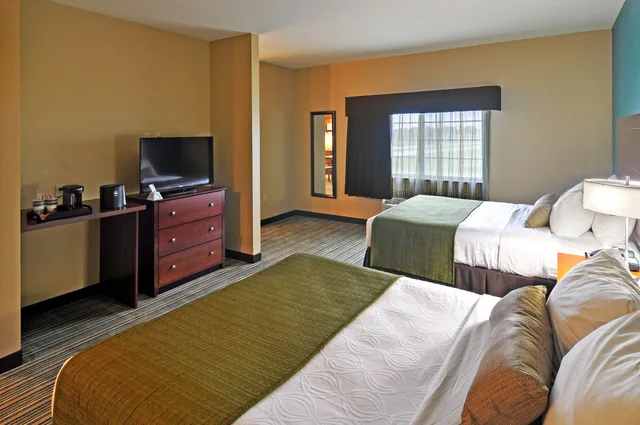 Suite, 2 Queen Beds, Kitchen, Best Western Plus Patterson Park Inn 3/5