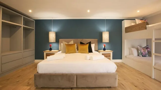 غرفة ديلوكس بسرير كينج، Hout & About Guest House 1/5