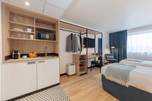 غرفة قياسية بسريرين منفصلين وسرير كوين، Tulip Residences Joinville-Le-Pont 3/8