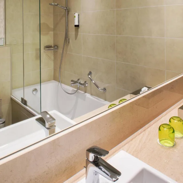 غرفة قياسية بسرير كينج وسرير كوين، Holiday Inn Frankfurt Airport 7/10