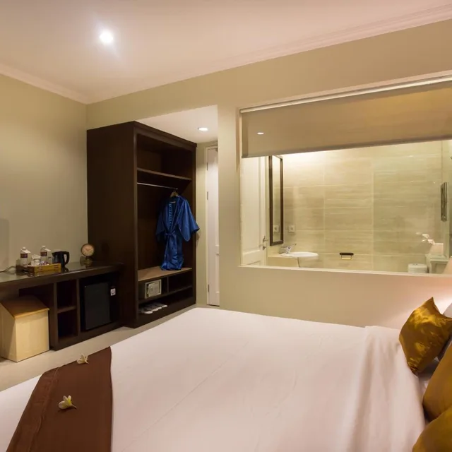 غرفة ديلوكس بسرير مزدوج بشرفة، Amalfi Seminyak 10/10