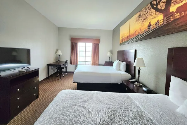 Efficiency, 2 Queen Beds, Kitchenette، Days Inn By Wyndham Kemah 3/10