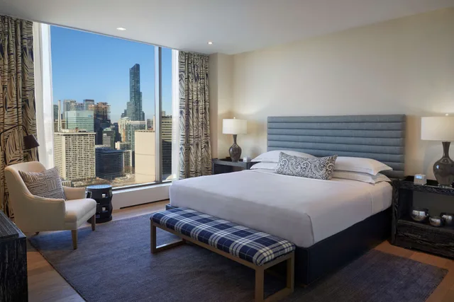Kensington, Signature, Suite, King Bed، Hilton Toronto 1/3