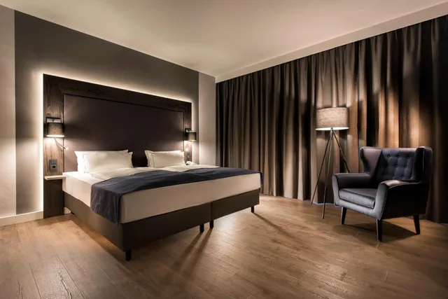 غرفة قياسية بسرير كينج وسرير كوين، HOLIDAY INN BERLIN CITY WEST 3/6