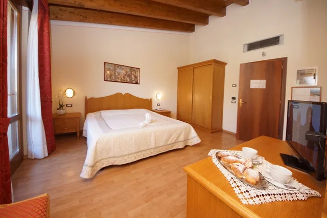 غرفة سوبيريور بسرير مزدوج وسرير فردي بإطلالة على الجبل، Hotel Pineta Campi 2/5