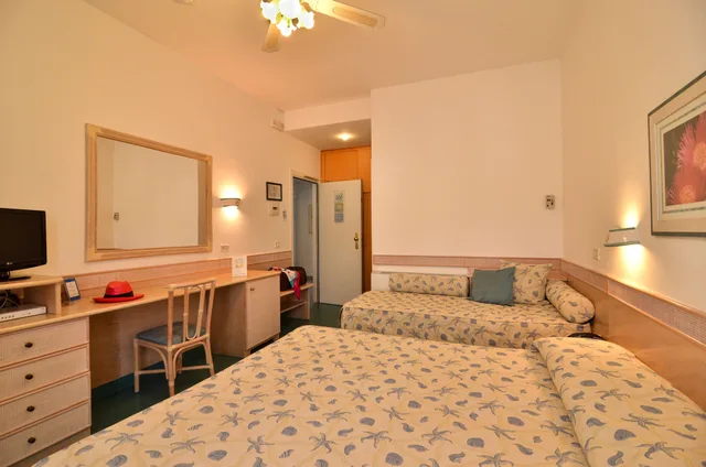 غرفة ثلاثية بسرير كوين وسرير فردي، Aurora Hotel & Suites Sul Mare 3/8