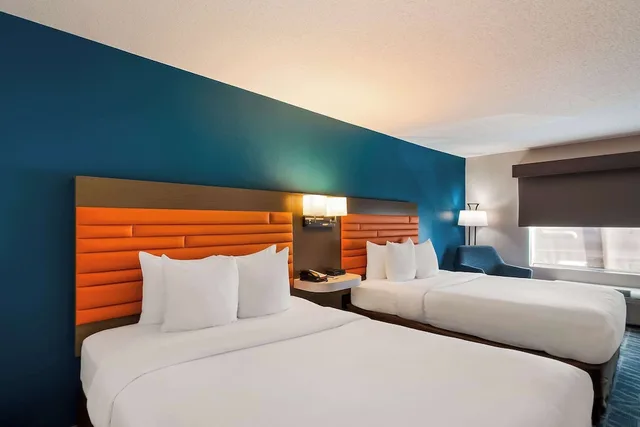 غرفة قياسية بسريرين كوين، Comfort Inn Falls Church - Tysons Corner 1/10