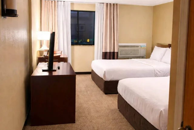 غرفة بسريرين مزدوجين، Comfort Inn Farmington Hills - Detroit Northwest 1/7