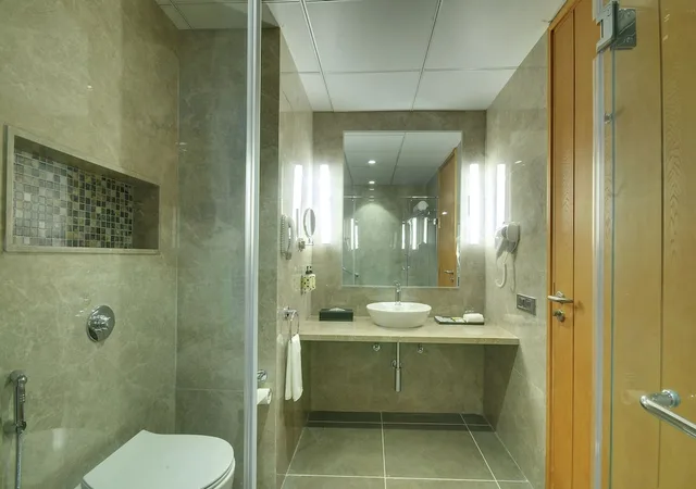 Executive, Suite, King Bed, Temple View، Lemon Tree Premier, Dwarka 2/2