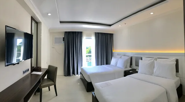 Deluxe, 2 Double Beds, Meadows View، Sotogrande Hotel Iloilo 3/9