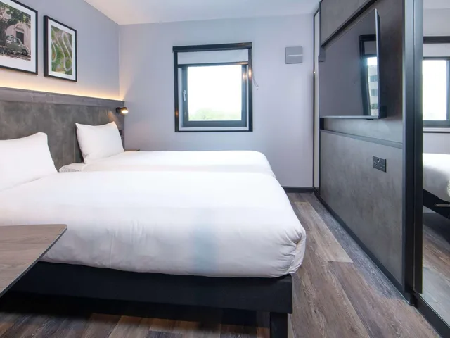 Standard, Double Bed, Sofa, Accessible, Ibis Styles London Gatwick Airport 2/10