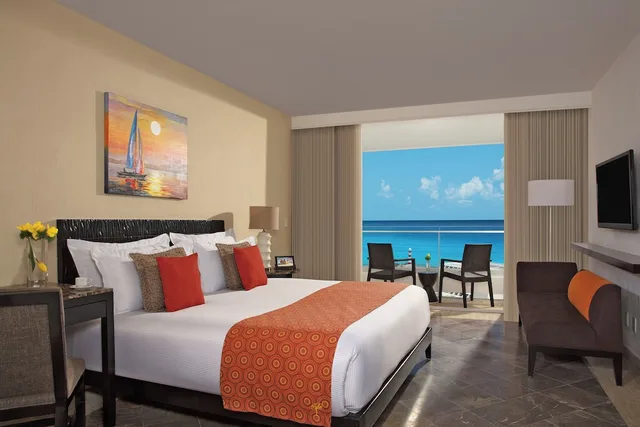 غرفة ديلوكس بسرير كينج بإطلالة على البحر، Krystal Grand Cancun All Inclusive 6/9