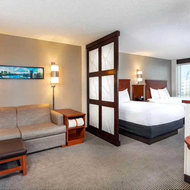 غرفة بسريرين كوين مع أريكة في طابق مرتفع، Hyatt Place Sacramento Roseville 1/5