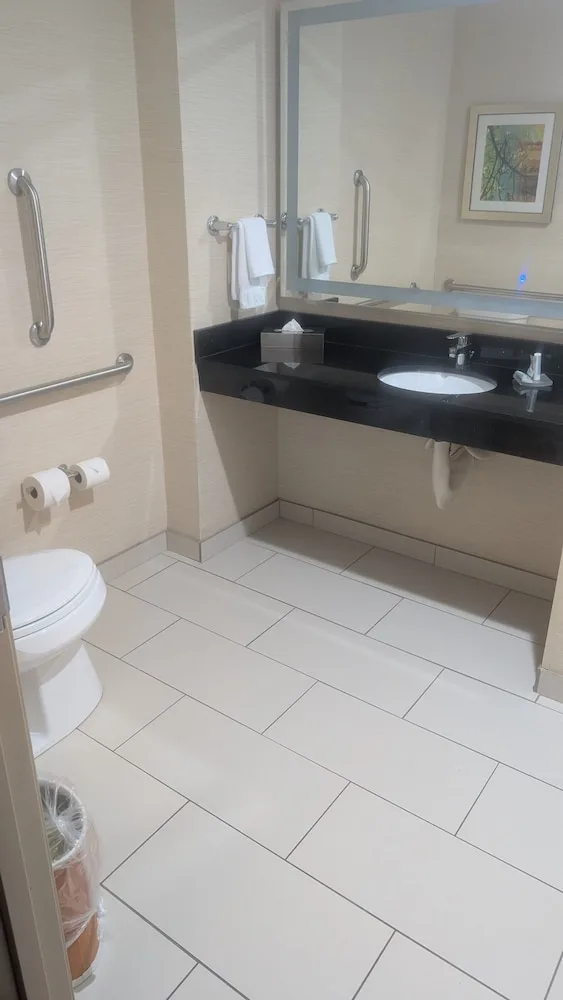 غرفة بسريرين كوين لذوي الإعاقة، Fairfield Inn Suites Detroit Troy 2/3