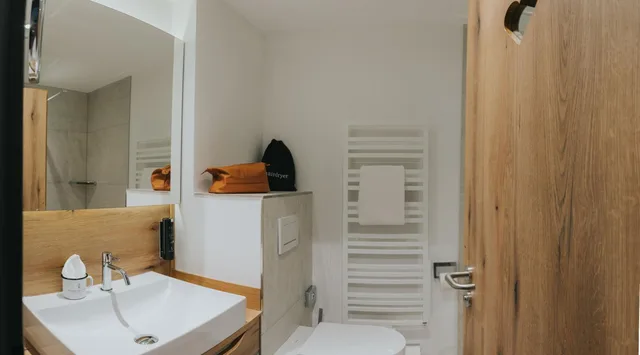 جناح جونيور، Hotel Drei Quellen Therme 8/9