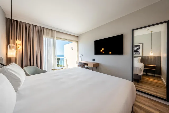 غرفة بريميوم بسريرين منفصلين بإطلالة على البحر، Luxotel Cannes 4/6