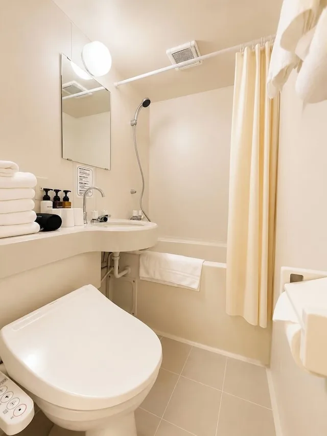 غرفة قياسية بسريرين منفصلين مع أريكة للمدخنين، Hotel Sho Sapporo 3/3