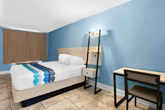 غرفة بسرير كينج للمدخنين، Suburban Studios Brunswick of I-95 1/6