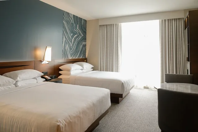 Room, 2 Queen Beds, Hyatt Regency Houston/Galleria 2/6
